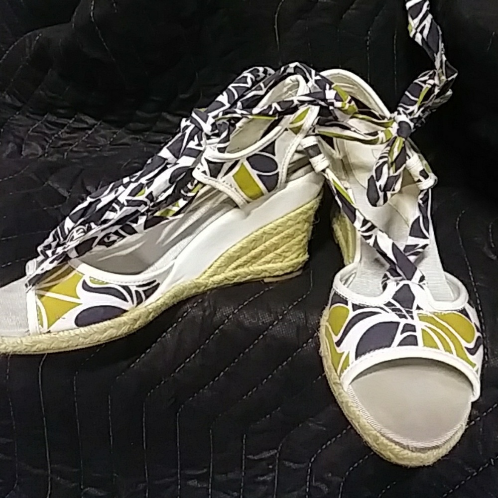 Tie up wedges